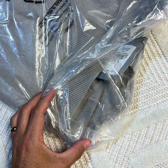 NEIMAN MARCUS - Cashmere Crewneck - Nickel Gray - Picture 5 of 5